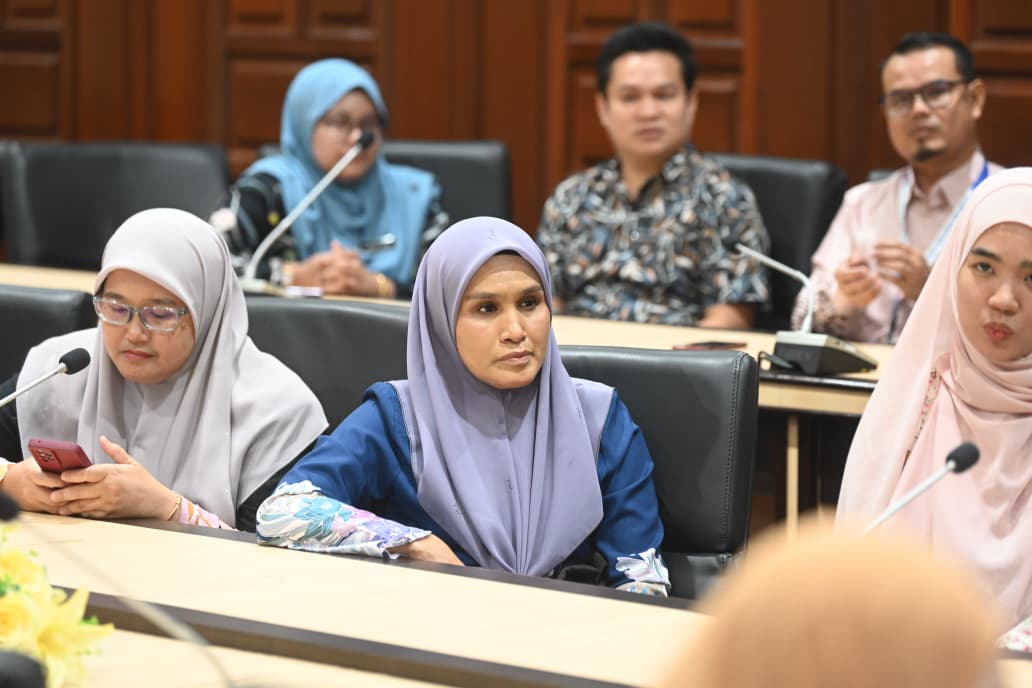 LAWATAN PENANDAARASAN EKOSISTEM KONDUSIF SEKTOR AWAM (EKSA) KOLEJ MATRIKULASI KELANTAN (KMKt) KE UNIVERSITI MALAYSIA KELANTAN (UMK)